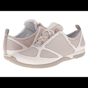 Merrell lace up walking woman shoes size 8.5